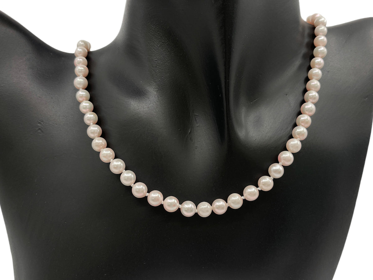 Hebra de perlas cultivadas blancas de 5,5 a 6 mm con cierre de perlas de oro amarillo de 14 k - 18&quot;