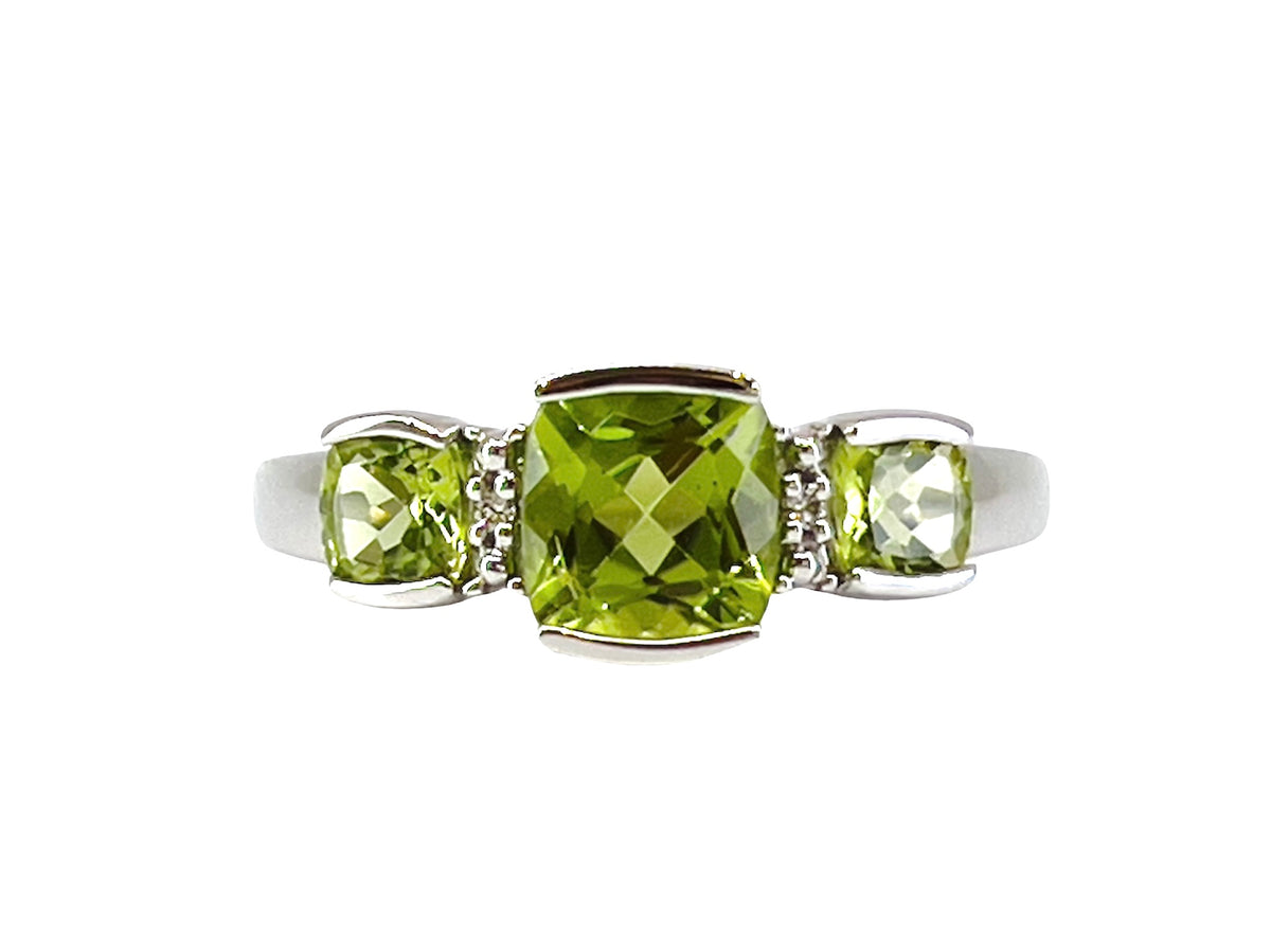 10K White Gold 1.50cttw Genuine Peridot and 0.014cttw Diamond Ring, size 7