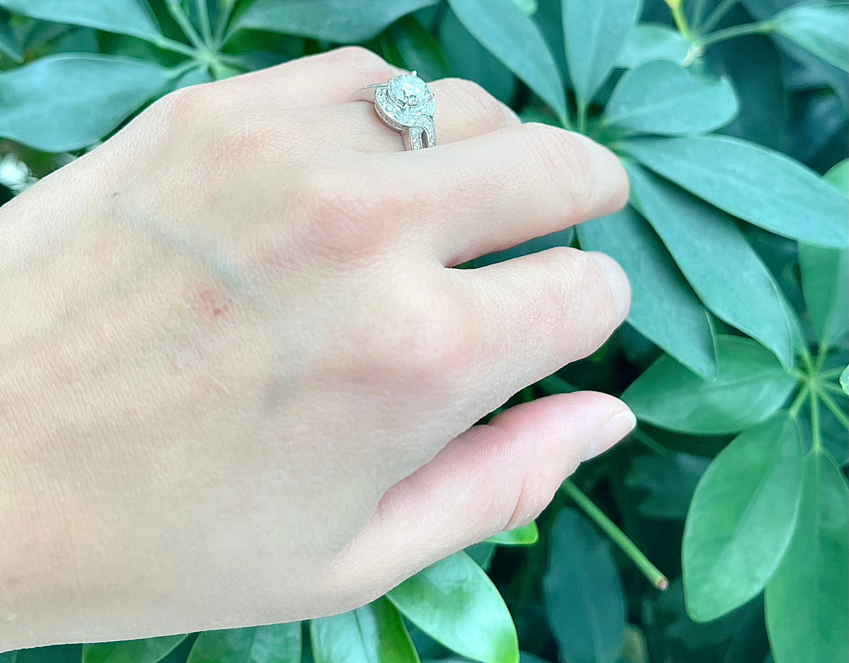 14K White Gold 1.63cttw Diamond Halo Engagement Ring - Size 6.5
