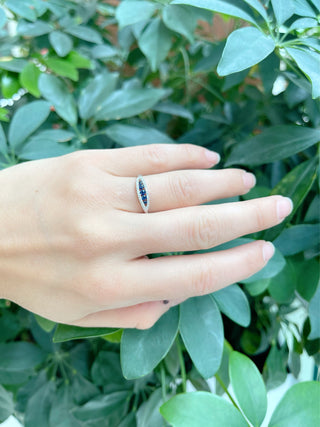 Anillo de oro blanco de 10 quilates con zafiro de 0,17 quilates y diamante de 0,12 quilates