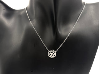 Collar de diamantes florales de oro blanco de 14 quilates de 0,14 quilates - 18 pulgadas