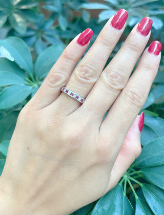 Anillo de oro blanco de 10 quilates, rubí de talla princesa de 0,40 quilates y diamante de 0,28 quilates, talla 7