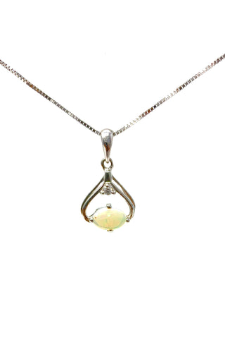Colgante de ópalo y diamantes