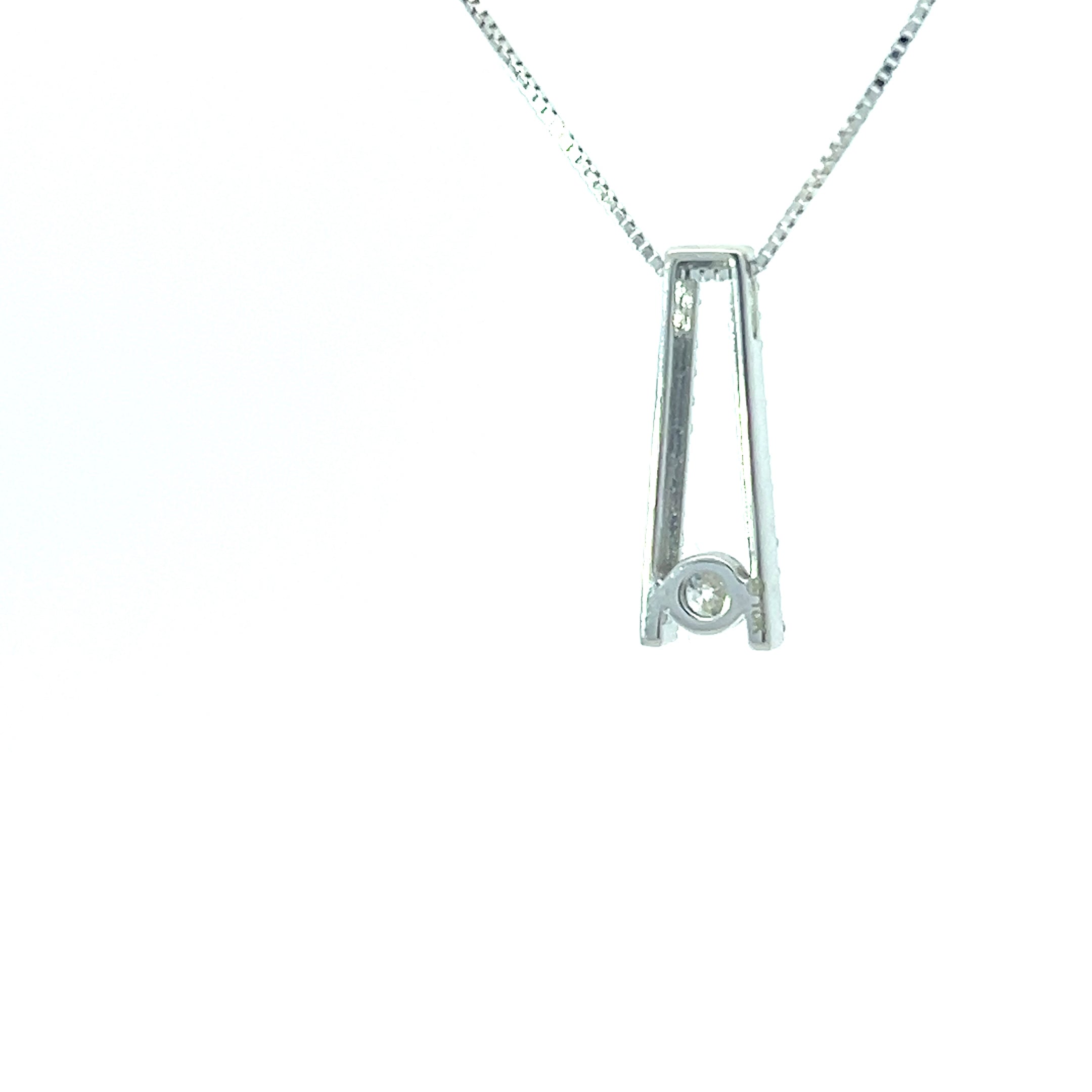 10K White Gold 0.30 cttw Canadian Diamond Pendant, 18"
