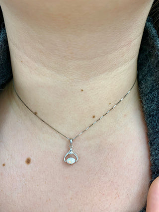 Colgante de ópalo y diamantes