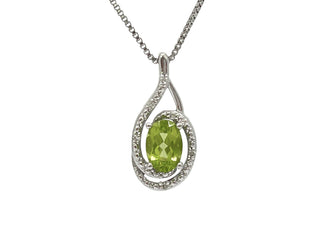 Colgante de plata de ley con peridoto de talla ovalada de 5x3 mm y diamante de 0,036 quilates, 18"