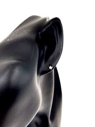Aretes de oro blanco de 10 quilates con diamantes de 0,13 quilates de talla princesa