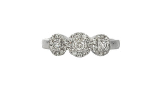 Anillo de diamantes con halo de 3 piedras de talla brillante redonda de 0,25 quilates de oro blanco de 10 quilates