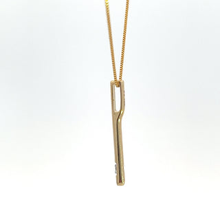 Colgante con barra de diamantes de 0,008 quilates en oro amarillo de 10 quilates, 18"