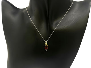 Colgante de oro blanco y amarillo de 10 quilates con granate y diamantes, 18"