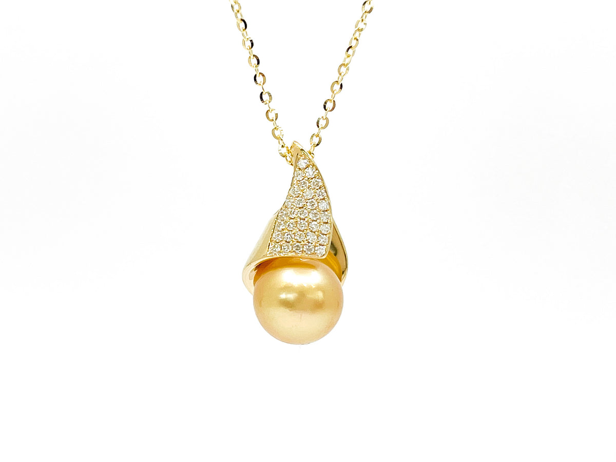 10/14K Yellow Gold South Sea Pearl = 9-10mm &amp; 0.19cttw Diamond Pendant 18&quot;