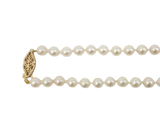 Hebra de perlas cultivadas graduadas blancas de 5,5 a 8 mm con cierre de perlas de oro amarillo de 14 k - 20"