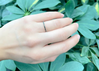Anillo de oro blanco de 14 quilates con diamantes negros de 0,17 quilates - Talla 6,5