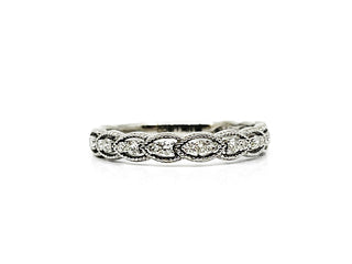Anillo de diamantes de 0,20 quilates en oro blanco de 10 quilates