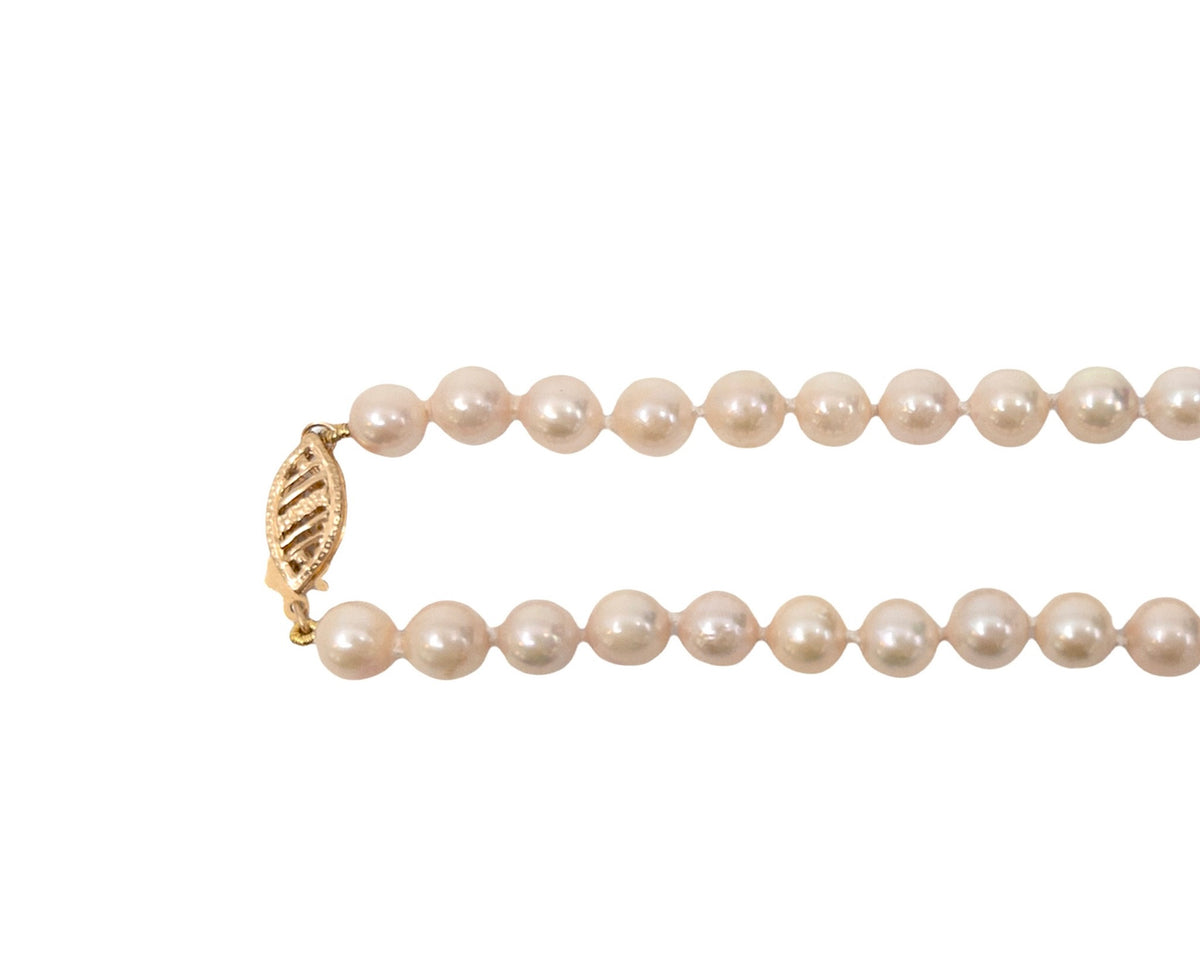 Hebra de perlas cultivadas blancas de 5,5 a 6 mm con cierre de perlas de oro amarillo de 14 k - 18&quot;