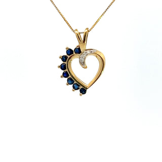 Colgante en forma de corazón de zafiro y diamante de 0,03 quilates en oro amarillo de 10 quilates, 18"