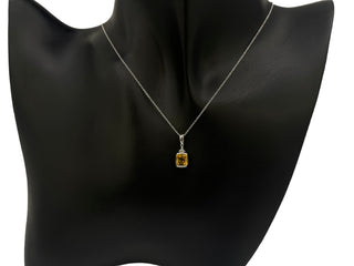 Colgante de oro blanco de 10 quilates con citrino de talla cojín de 1,00 quilates y diamante de 0,007 quilates, 18"