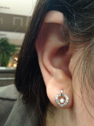 Pendientes colgantes de oro blanco de 10 quilates de 0,35 quilates con diamantes redondos de talla brillante