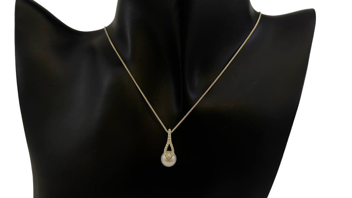 10K Yellow Gold Cultured Pearl and Diamond Necklace, 18&quot;
