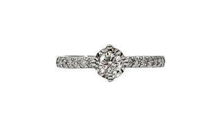 Anillo de oro blanco de 10 quilates con diamantes redondos de talla brillante de 0,51 quilates