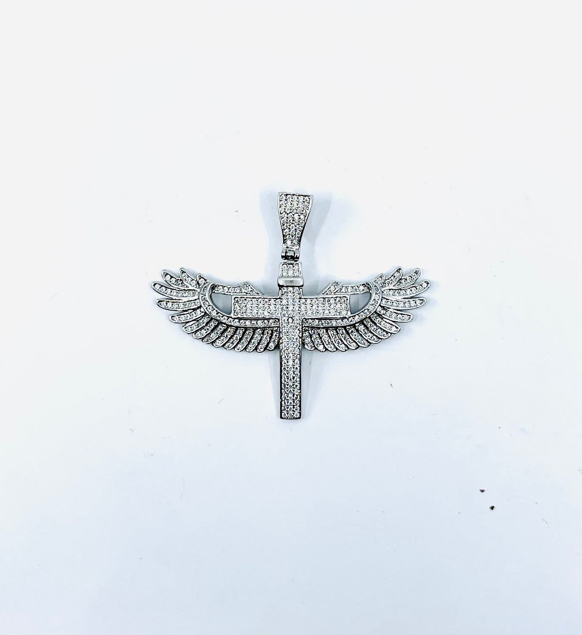 Dije de plata de ley con cruz de alas de ángel con circonita cúbica