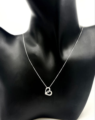 Colgante en forma de corazón con diamantes canadienses de 0,10 quilates en oro blanco de 10 quilates, 18"