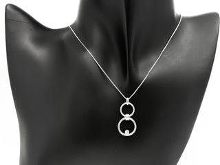 Collar con doble infinito/círculo de diamantes de 0,11 quilates en plata de ley, 18"