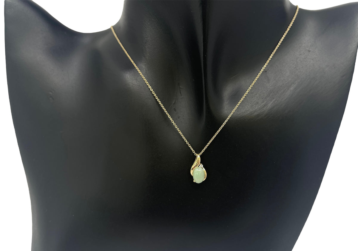Colgante de diamantes y jade en oro amarillo de 10 quilates - 18&quot;