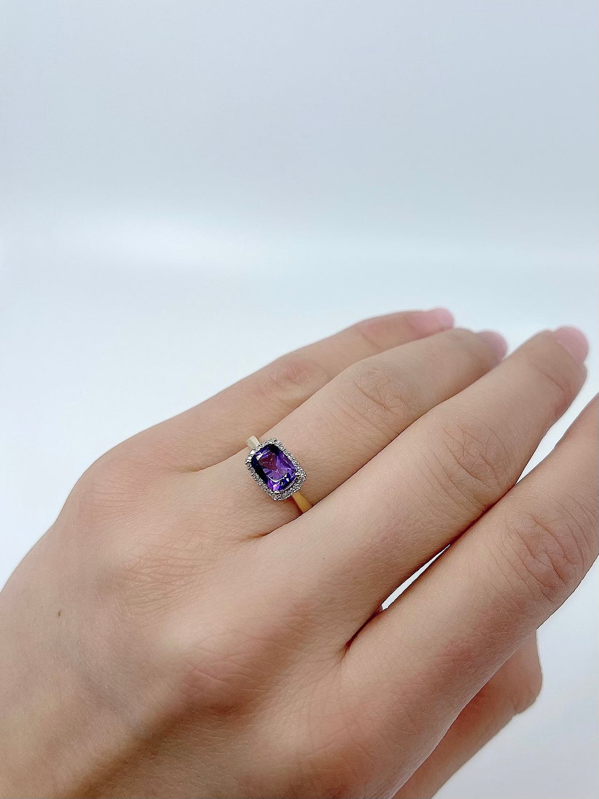 10K Yellow Gold Amethyst &amp; 0.07cttw Diamond Ring- Size 6.5