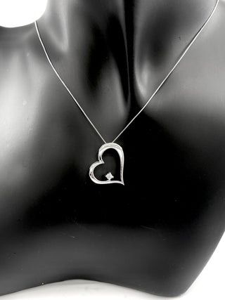 Collar de oro blanco de 10 quilates con diamantes canadienses de 0,051 quilates