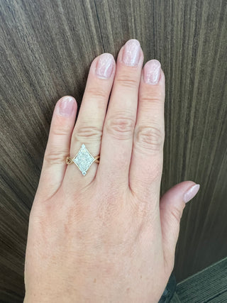 Anillo de diamantes de 0,50 quilates en oro amarillo de 10 quilates - talla 6,5