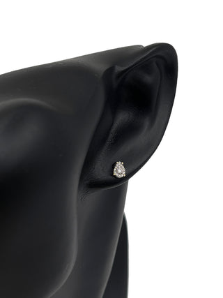 Aretes en forma de pera con diamantes de 0,168 quilates en oro amarillo de 10 quilates
