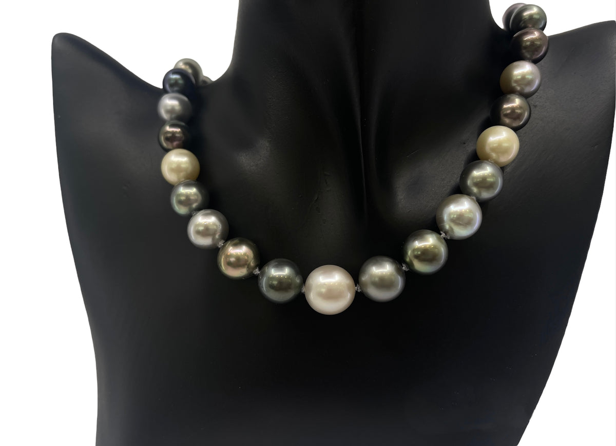 Hebra de perlas de Tahití multicolores de oro blanco de 14 quilates, 10-13 mm, 18&quot;