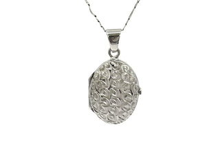 Medallón de oro blanco de 10 quilates, 18"