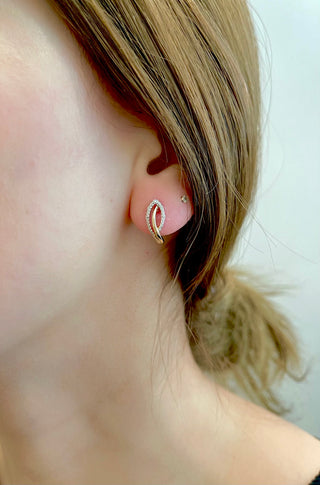 TRACKING-Aretes de diamantes en oro amarillo de 10 quilates