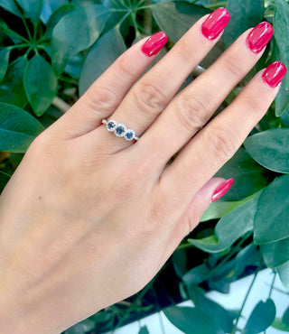Anillo de oro blanco de 14 quilates con zafiro de 0,45 quilates y diamante de 0,18 quilates - Talla 7