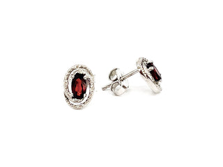 Pendientes de tuerca de plata de ley con granate auténtico de 0,50 quilates y halo de diamantes de 0,036 quilates
