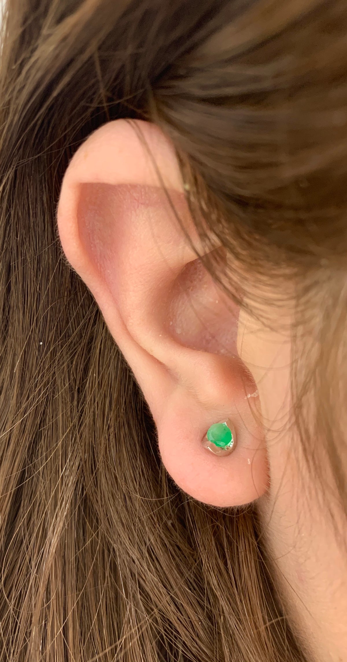 10K White Gold Emerald Earrings