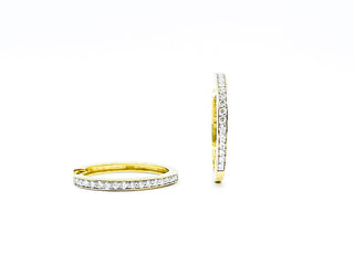 Aretes tipo argolla con diamantes de 0,10 quilates en oro amarillo de 10 quilates