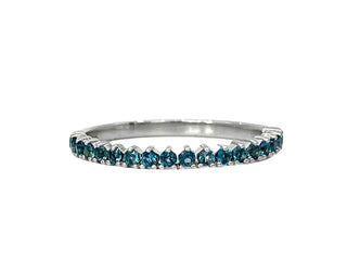 Anillo de oro blanco de 14 quilates con topacio azul Londres