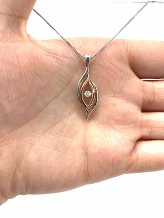 Colgante de plata canadiense con diamantes