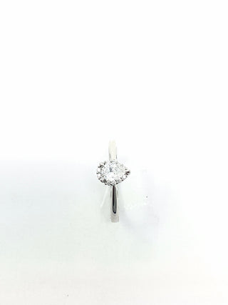 Anillo de compromiso de diamantes de talla pera