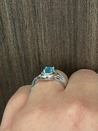 Anillo de plata de ley 925 con topacio azul de 7 x 5 mm y diamante de 0,03 quilates, talla 6