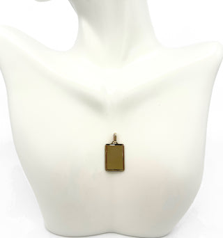 Dije de placa grabable con talla de diamante en oro amarillo de 10 quilates