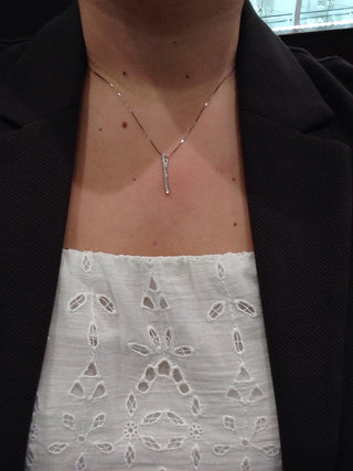 Collar con línea de diamantes de 0,10 quilates en oro blanco de 10 quilates, 18"