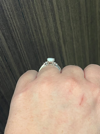Anillo de oro blanco de 10 quilates con ópalo y diamantes, tamaño 6,5