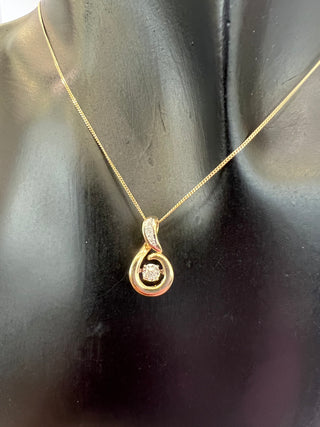 Colgante de oro amarillo de 10 quilates con diamantes de 0,05 quilates en total, 18"