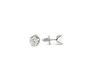 Aretes de oro blanco de 14 quilates con diamantes canadienses de talla redonda de 0,20 quilates