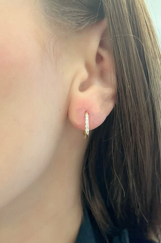 Aretes tipo argolla con bisagras y diamantes de 0,15 quilates en oro amarillo de 10 quilates