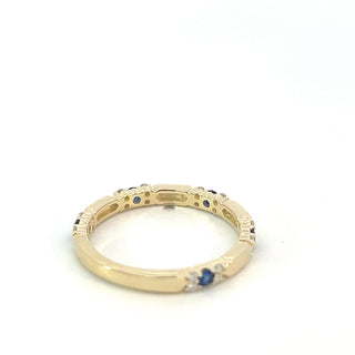 Anillo de diamantes y zafiro en oro amarillo de 10 quilates